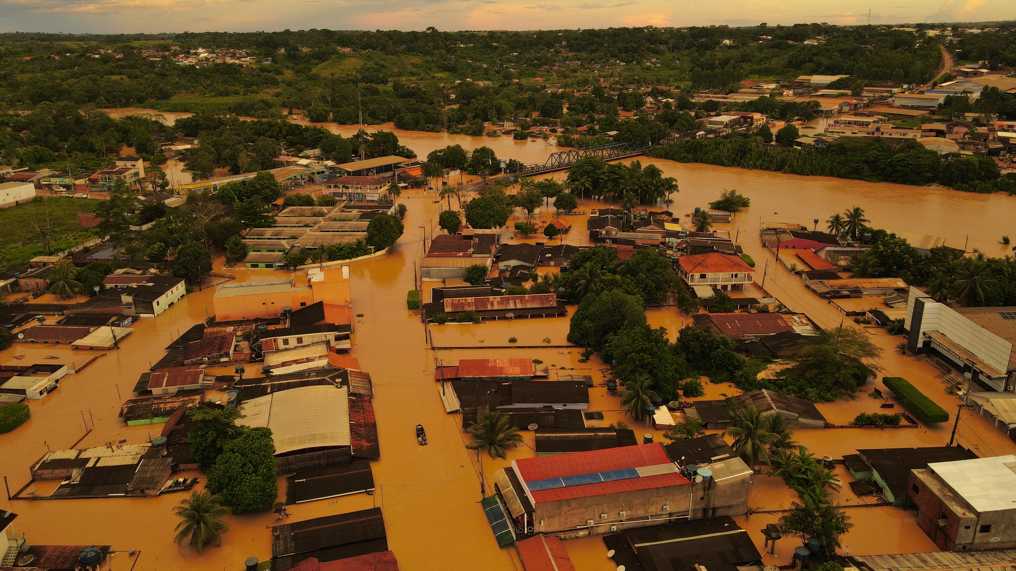 En la era de los fenómenos climáticos extremos, el río Acre revela una Amazonía en transformación
