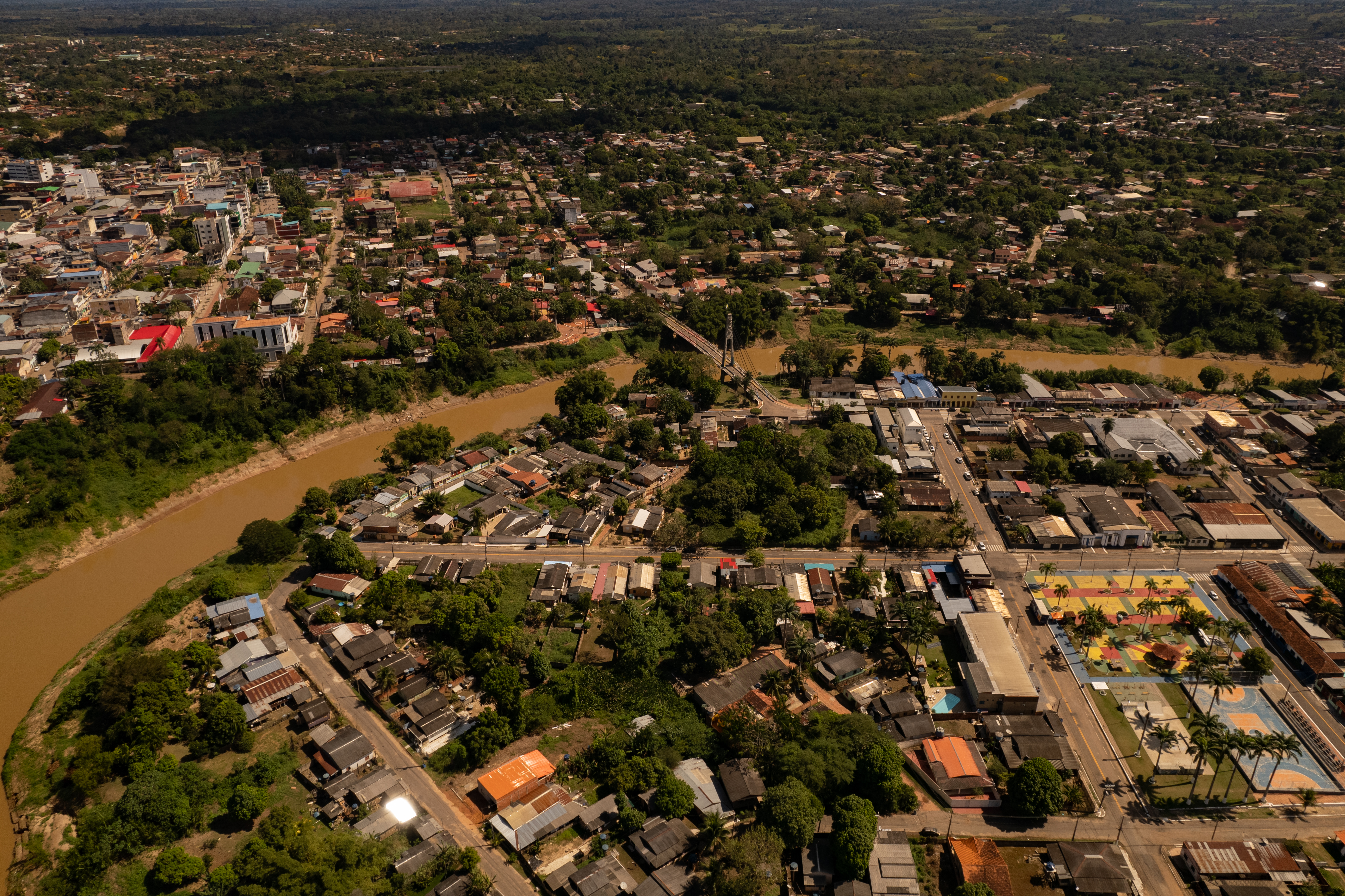 En la era de los fenómenos climáticos extremos, el río Acre revela una Amazonía en transformación