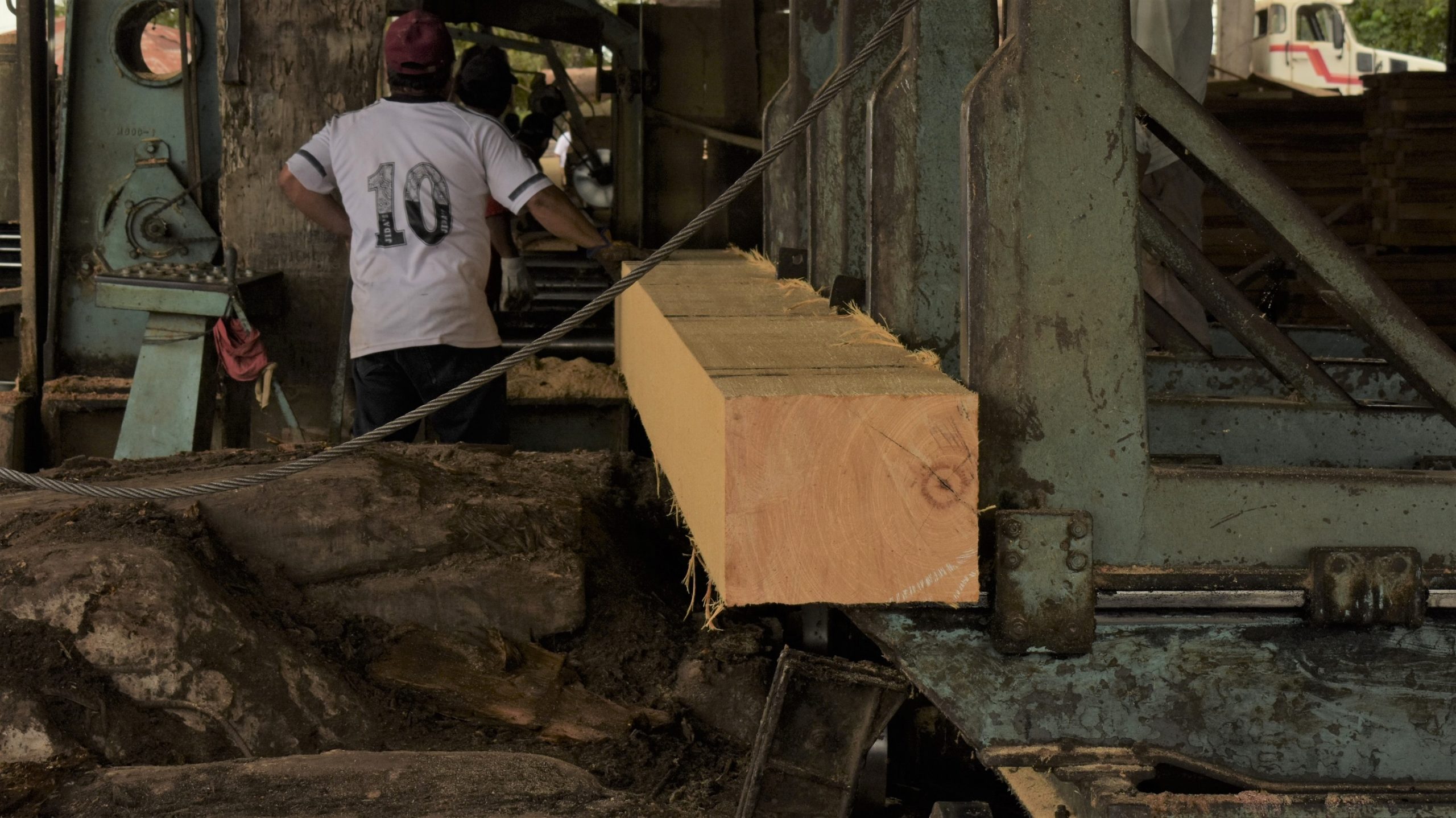 Aserradero de madera en la Amazonía peruana