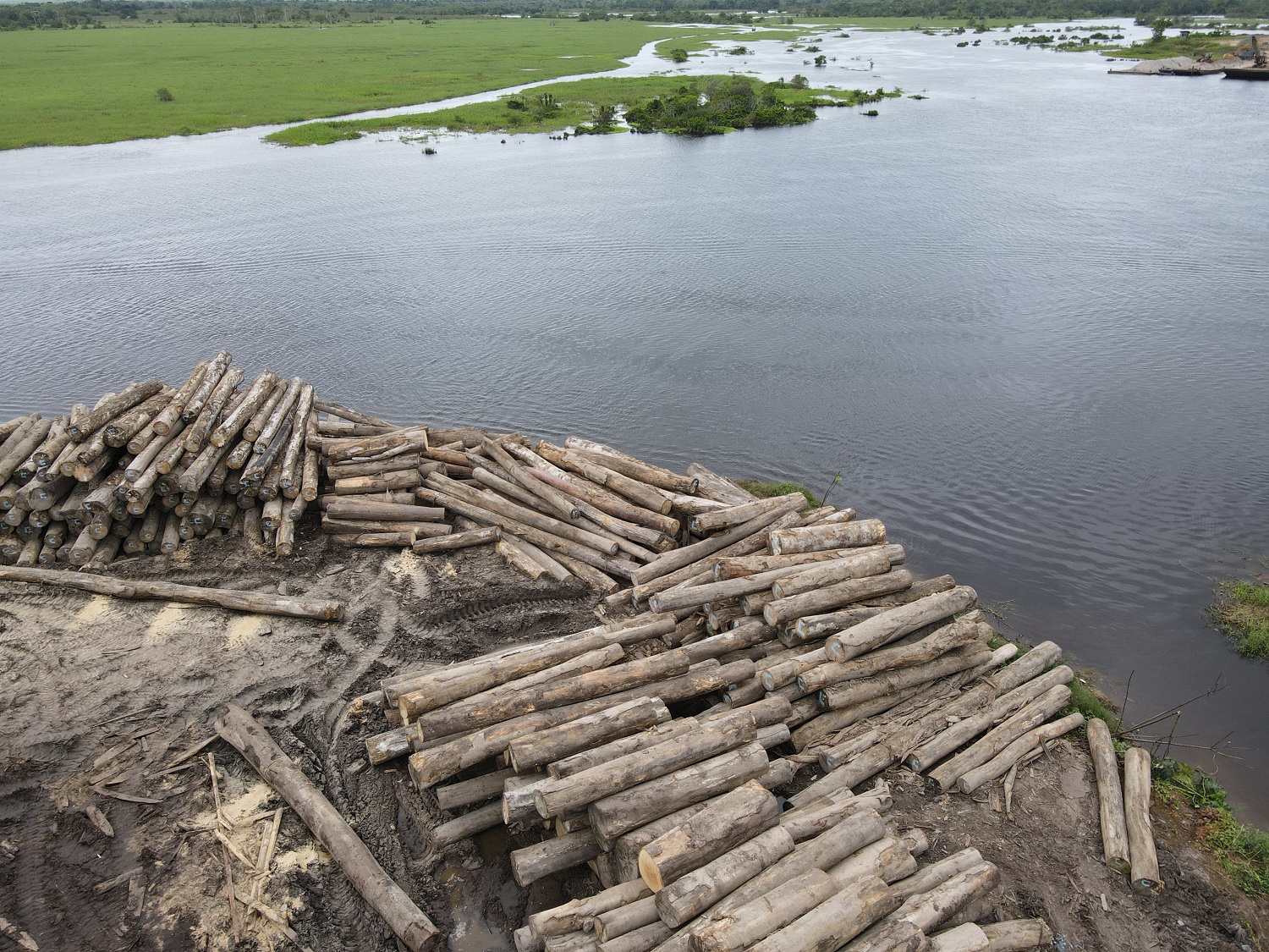 Madera aserrada en Perú.